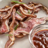 Свиные ушки с соусом BBQ