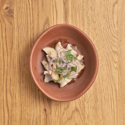 Домашние маринованные грузди с маслом