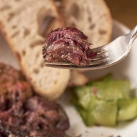 Баранина в смокере с баклажановой икрой и томатами