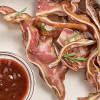 Свиные ушки с соусом BBQ