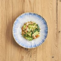 Салат с морепродуктами, кремом из тыквы и медово-горчичным соусом