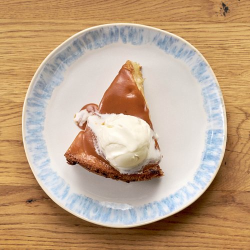 Яблочная шарлотка