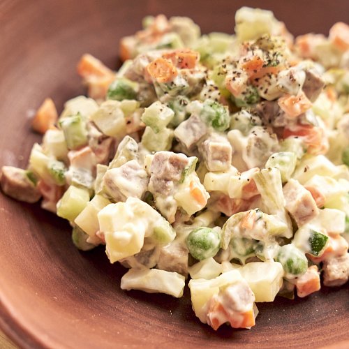 Оливье с томлёным языком