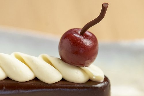 Фундучное финансье с ганашом и карамельным кремю