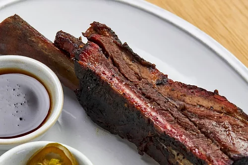 Говяжье ребро с соусом BBQ