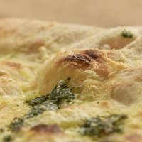 Фокачча с песто, пармезаном или оливковым маслом