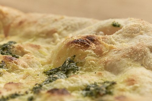 Фокачча с песто, пармезаном или оливковым маслом