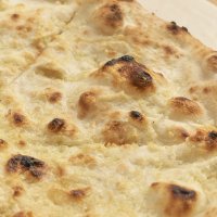 Фокачча с песто, пармезаном или оливковым маслом