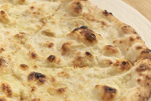 Фокачча с песто, пармезаном или оливковым маслом