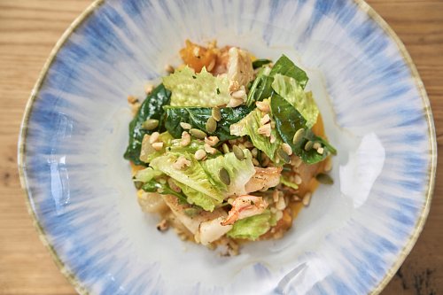 Салат с морепродуктами и кремом из тыквы