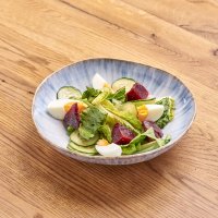 Салат с запечённой свеклой, огурцами, яйцом