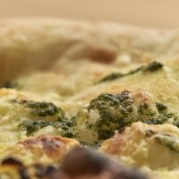 Фокачча с песто, пармезаном или оливковым маслом