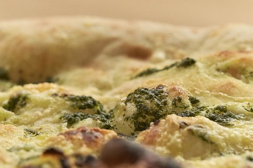 Фокачча с песто, пармезаном или оливковым маслом