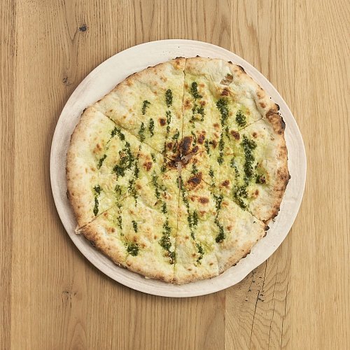 Фокачча с песто, пармезаном или оливковым маслом