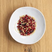 Таёжный десерт из диких ягод с медом или со сгущенкой