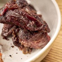 Баранина в смокере с баклажановой икрой и томатами