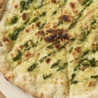 Фокачча с песто, пармезаном или оливковым маслом