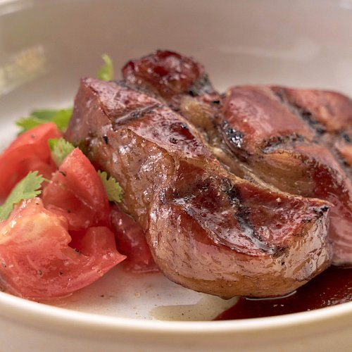 Стейк из свинины в смокере