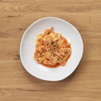 Феттучини с морепродуктами в томатном соусе