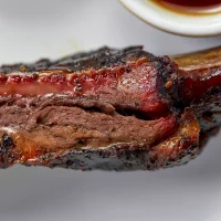 Говяжье ребро с соусом BBQ