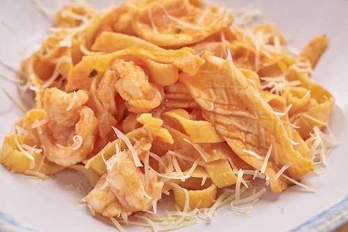 Фетучини с морепродуктами и томатным соусом